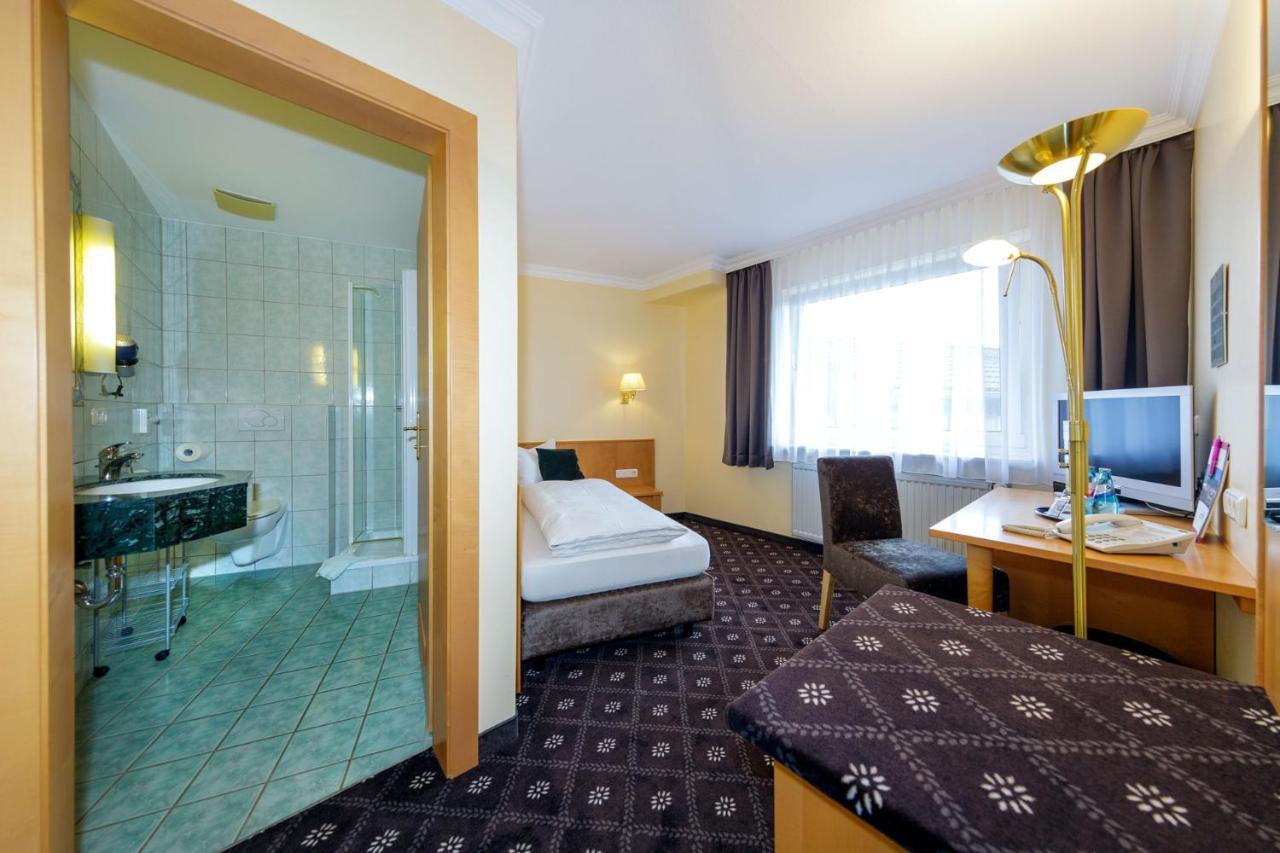 Hotel Zum Adler Nidderau Экстерьер фото